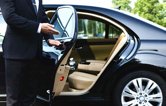 The Pinnacle of Convenience: Airport Transportation with Luxury Black Car Services